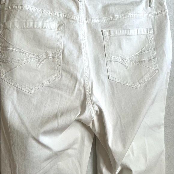 Faded Glory Cropped White Jean Pants  Women 16W Mid Rise Stretch NWOT - Picture 6 of 7